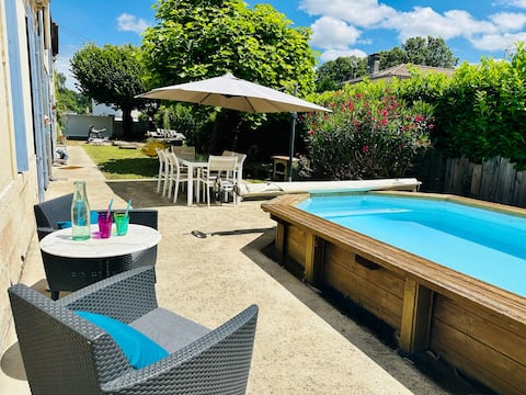 Stone house with pool near Bordeaux