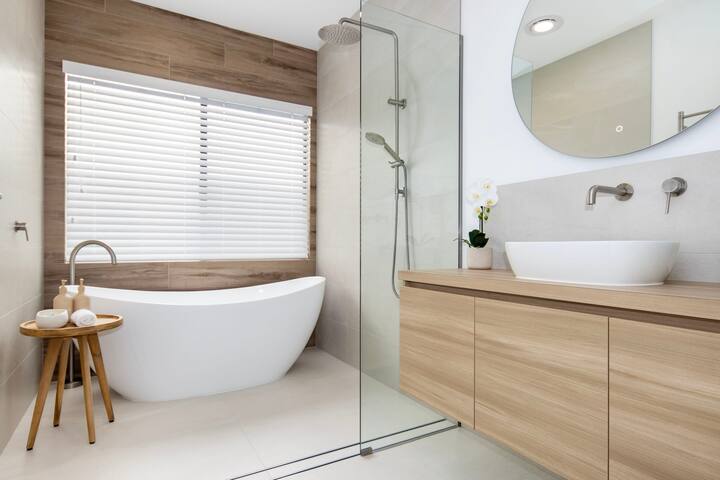 Ultimate Luxury on the waterfront gallery image 4