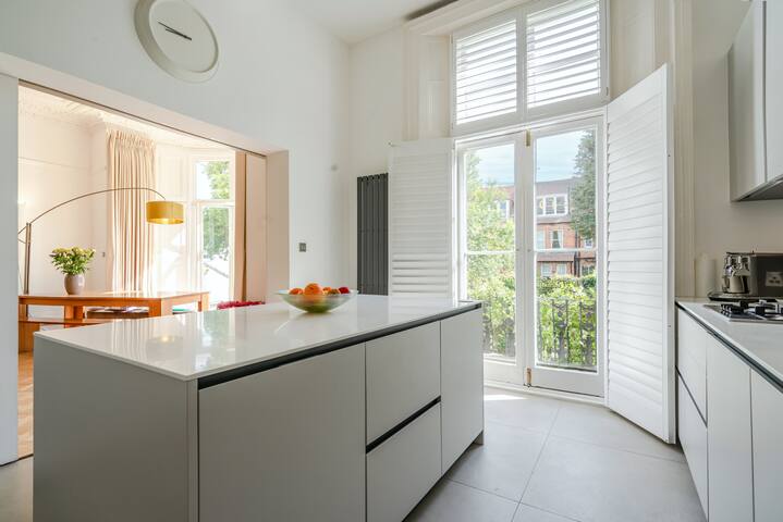 Luxury | Spacious| Belsize Park Apartment gallery image 5