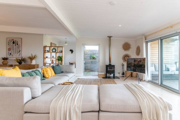 Peaceful Green Oasis with Sea View gallery image 2