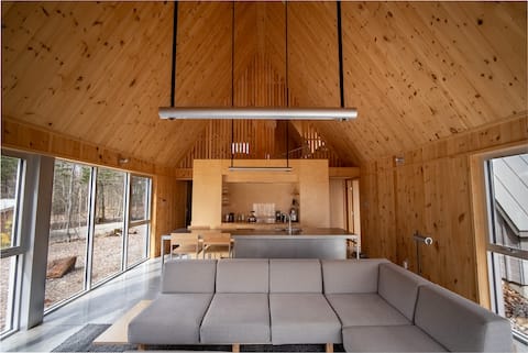 Top Airbnb: Cachette du Loup | Nature Paradise | King Bed | in Chertsey