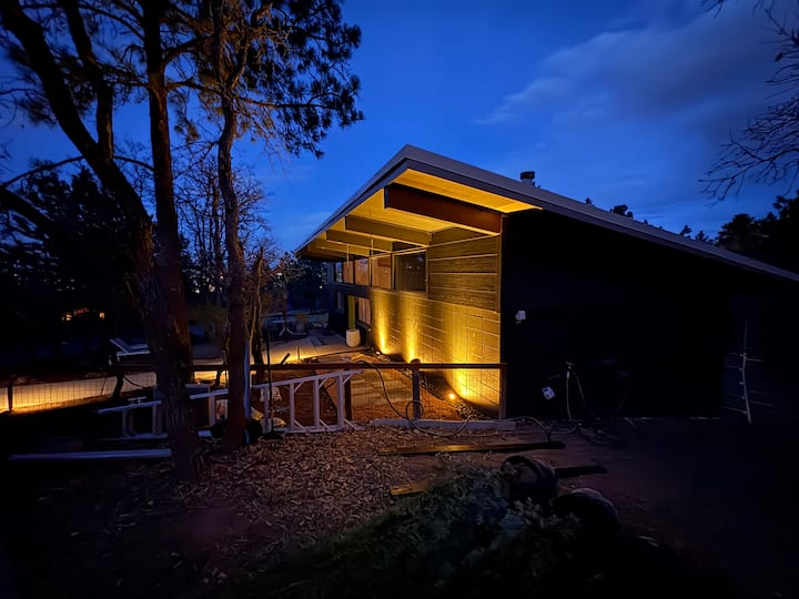 Skyway Retreat: Amazing Mid-century Guesthouse - Colorado Springs, CO