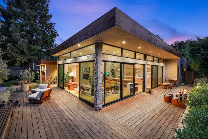 Mid-Century Modern on 1/2 Acre – Avail Monthly