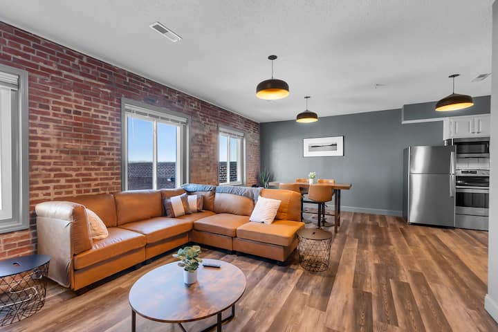 Downtown Cape 2 Bdrm/2 Bath Apt | Cozy & Walkable - Cape Girardeau, MO