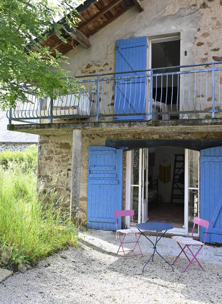 Entrada habitación doble de abajo , esta habitación tiene acceso que se hace desde el exterior de la casa