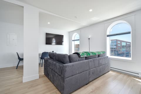 Popular Airbnb listing: Downtown Sydney - 2BR apartment with a view in Cossit Heights