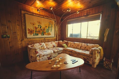 Successful Airbnb property: The Lolly Lodge! + 8’ Cowboy Hot Tub in Bass Lake