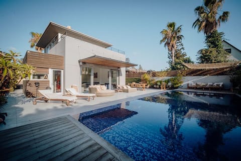 La Villa Ibiza in Herzliya