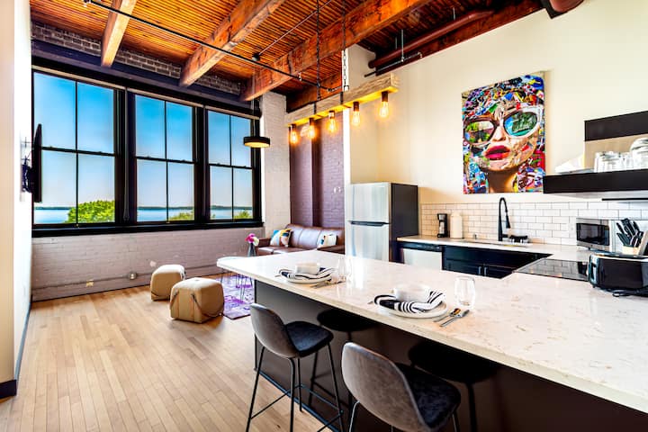 Two Bedroom With Lake View - Madison, WI