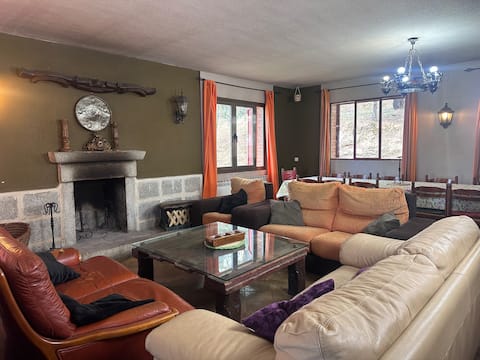 House for parties +16 people, barbecue and terrace