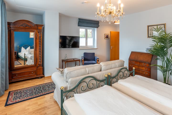 Bright, Spacious Apartment Easy Access To Train St - Glonn