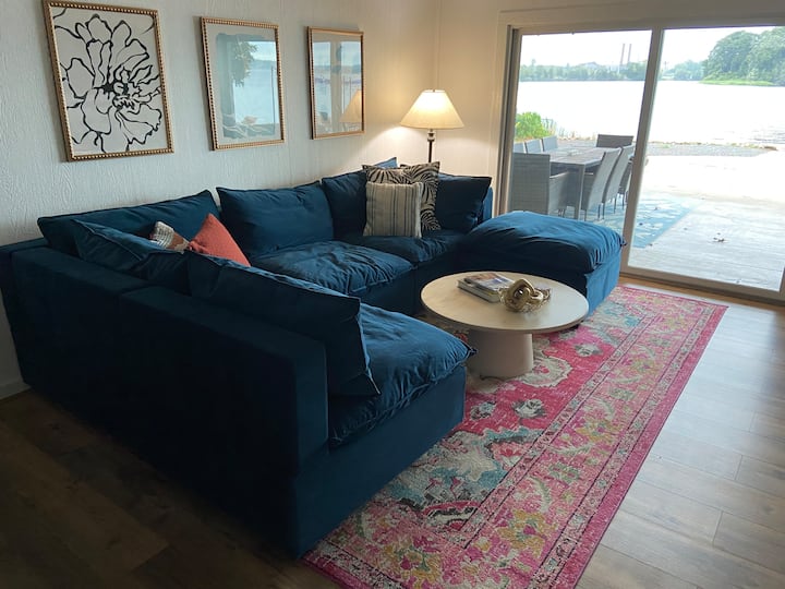 Lake Front House - 8 Beds - 坎普郡
