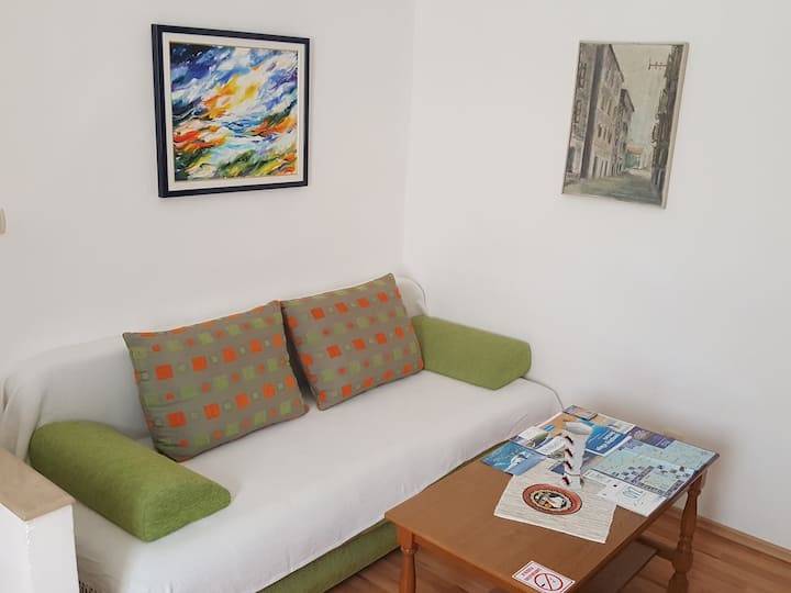 Apartment On Main Square, 200m From The Beach - Pago