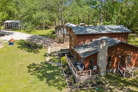 Azalea Home, Lavender Cabin and Grey Cabin