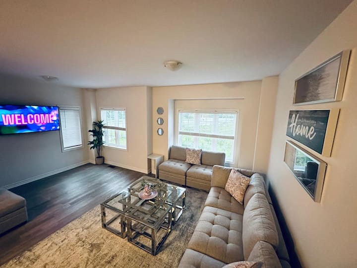 New Luxury Guelph Town - Guelph