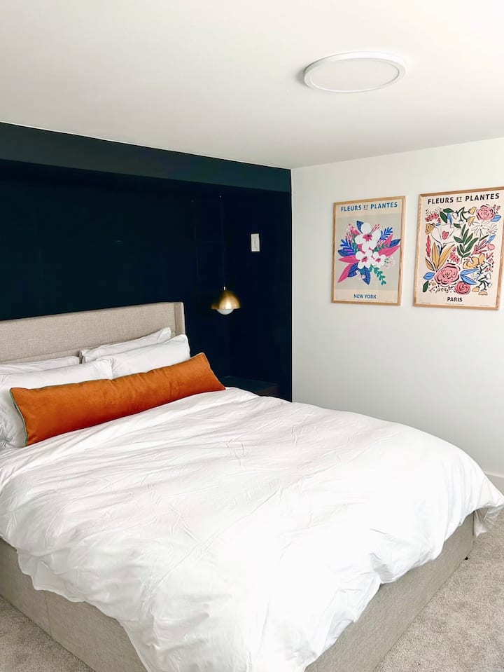 Comfortable memory foam queen mattress, down comforter, and hotel quality sheets