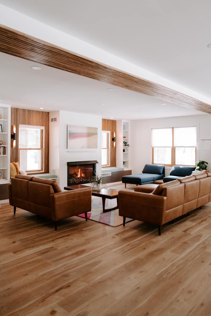 Large Modern Smart Home Sleeps 8 People - ミッドランド, MI
