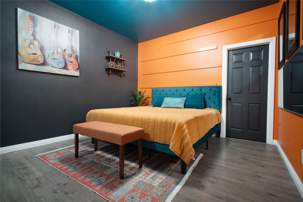 Airbnb Urban House King SizeBed