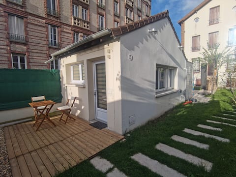 Cozy detached studio