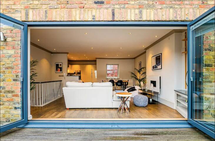 Kensington – Charming, Peaceful 5Bed Mews Home gallery image 5