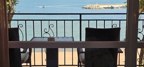 Beachfront Sea View Apartment – Chernomorets