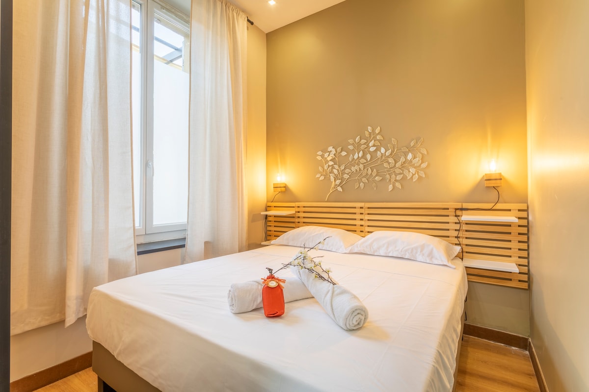 Popular Airbnb listing: 5 Niolon - Elegant Apartment Downtown - 5 Niolon in Marseille 6e Arrondissement