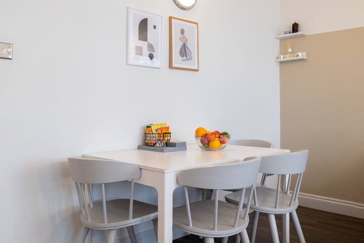 Stay Kula Victoria – Stunning 2 Bedroom Penthouse gallery image 2