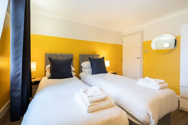 Stay Kula Victoria – Stunning 2 Bedroom Penthouse gallery image 4