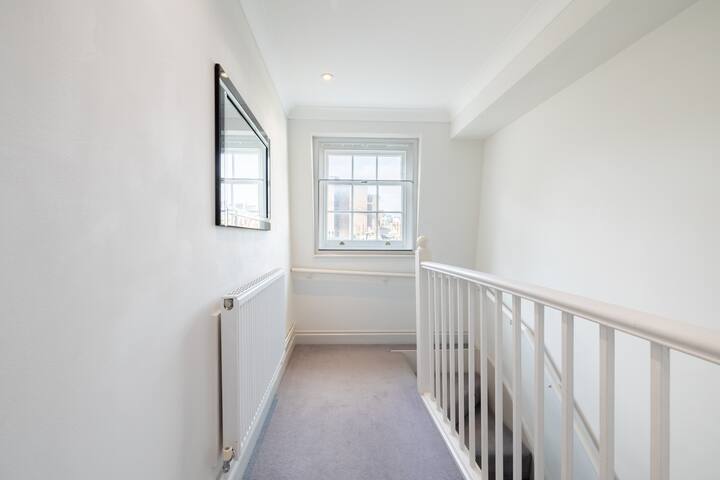 Stay Kula Victoria – Stunning 2 Bedroom Penthouse gallery image 5