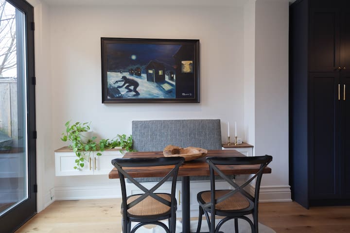 Entire Harbord Village Home with movie theatre gallery image 3