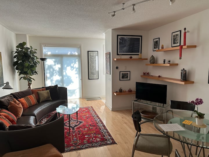 Deluxe 1 Bedroom W/parking & Large Living Room - Toronto