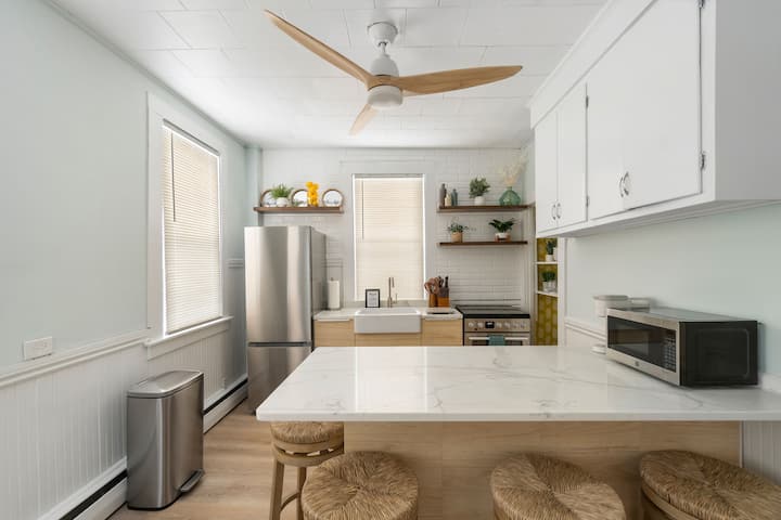 2 Bedroom Townhouse! New Kitchen! - Massachusetts