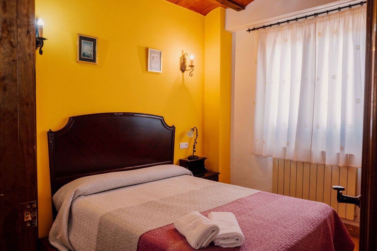 Dormitorio 2 con cama de matrimonio