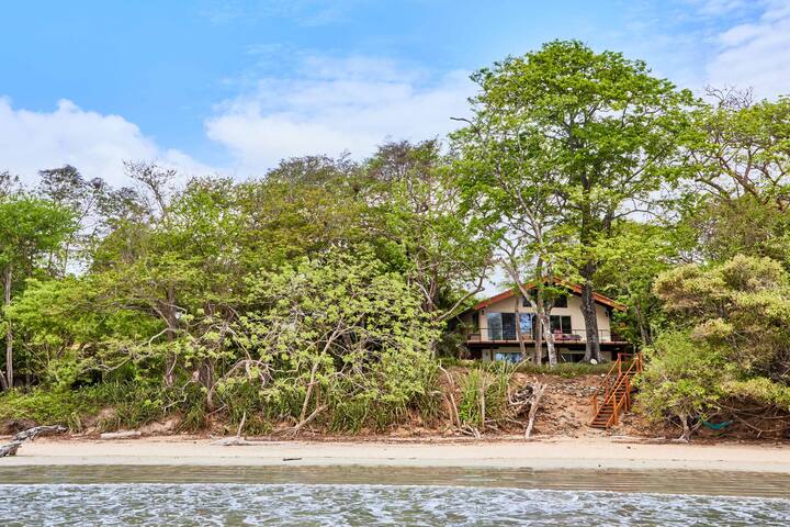 Beachfront Beach House/Apartment Amazing View