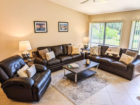 Popular Airbnb listing: Sunshine Get Away! Pool, Beach & Fun! in Gulf Gate