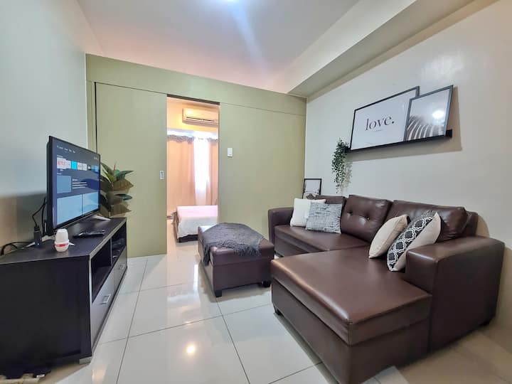 19f Minimalist Taal View Unit Smdc Wind Residences - Tagaytay