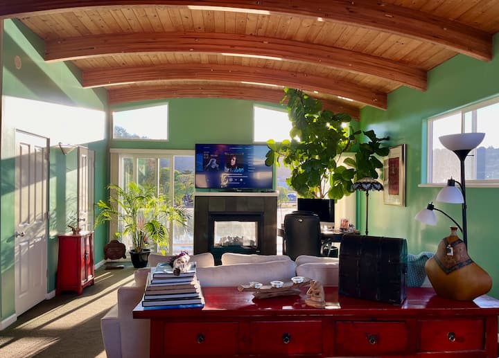 Houseboat 
'The Nautilus' 
(Entire House) - Tiburon