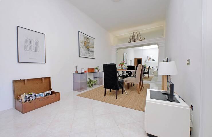 Giant Cola di Rienzo Apartment gallery image 2