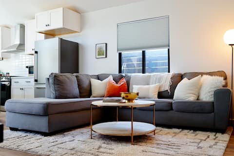 Popular Airbnb listing: Bright Modern Family Friendly Guest House in San Diego