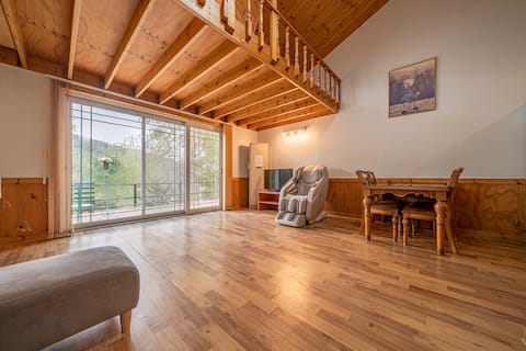 # Great view # With a view in the forest # Romantic attic # Family trip # Quiet barbecue garden * Next to Pyeonggang Botanical Garden #