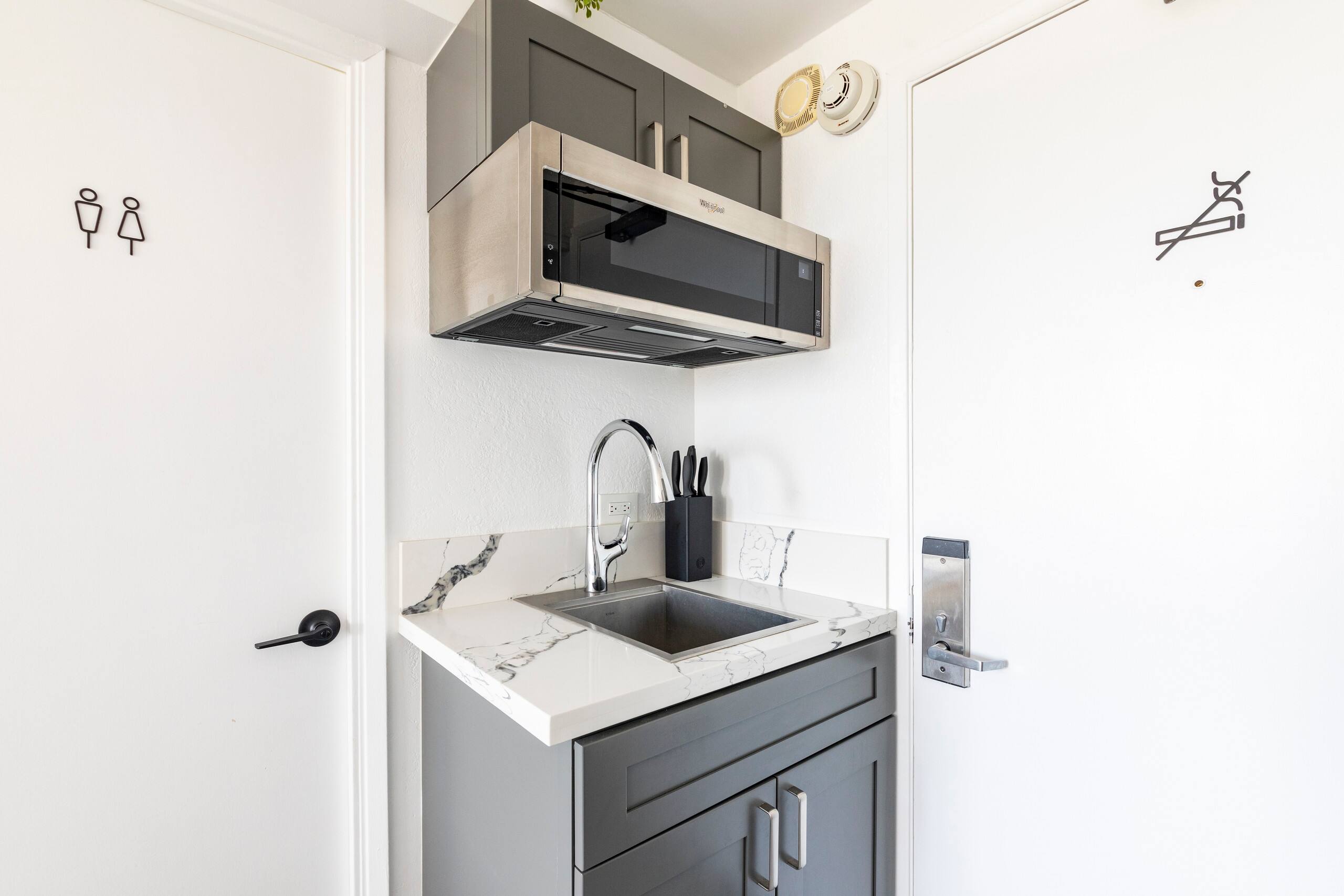 Condo in Honolulu · ★4.65 · Studio · 1 bed · 1 bath - Image 1