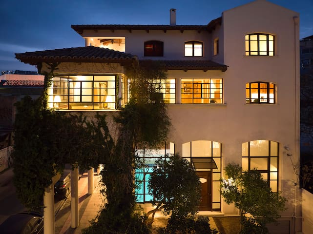 Ma Maison N°8 Downtown Villa/Indoor Heated Pool