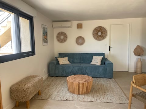 Top performing Airbnb: Bas de Villa Apartment – Parking – Wi-Fi – Air conditioning in Cassis