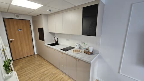 Top performing Airbnb: Studio 15 min walk to PGE & SWPS | Praga |Garage in Praga Południe