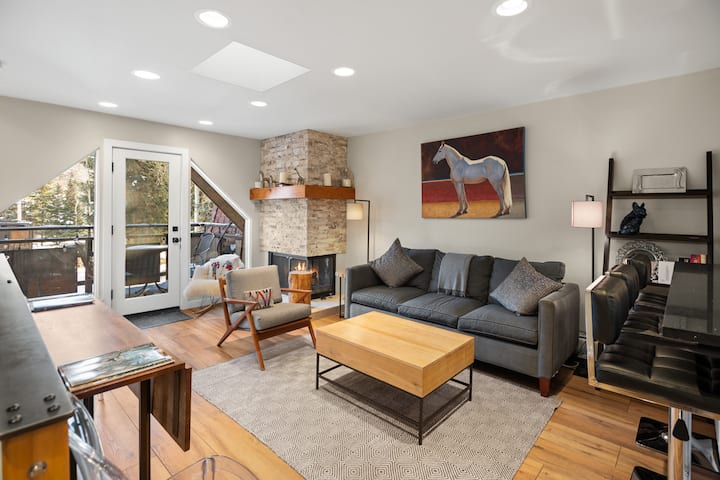 Downtown Aspen Townhouse, 2 Bedroom, 2 Bath, Views - Aspen, CO