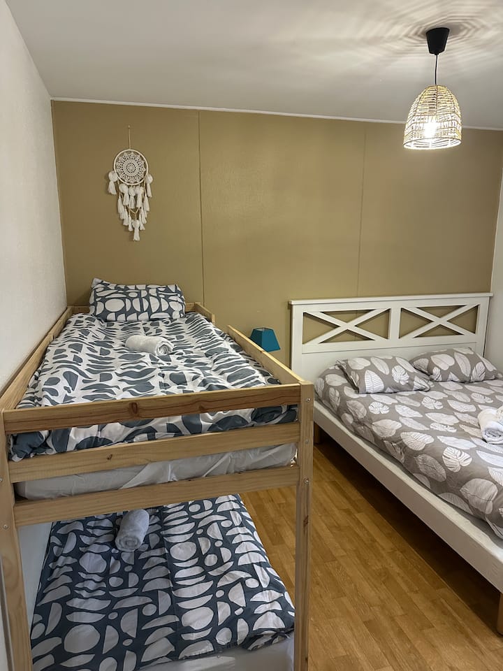 เตียงขนาด 140 1 เตียง + เตียงสองชั้น 2 เตียง