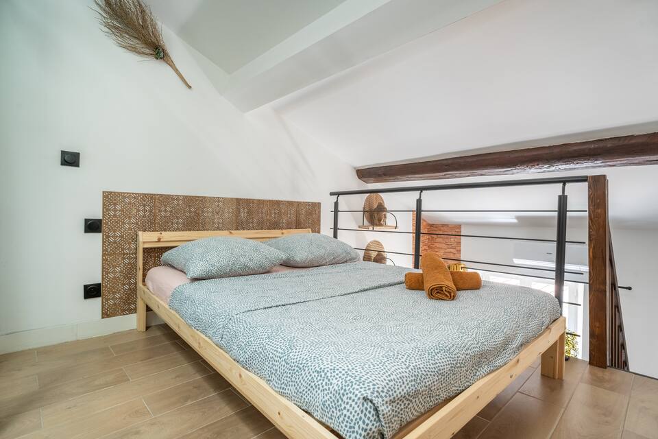 Chambre sous mezzanine du Ubud Goa Cosy
