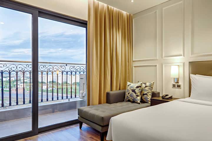 Big Promo P24k Gold Pool - Balcony & Bay View - Da Nang