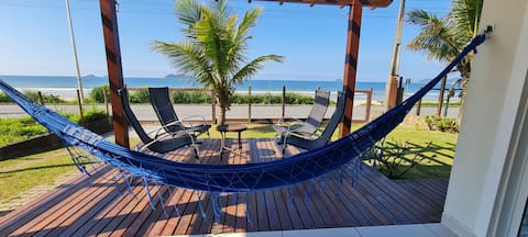House facing the sea in Itaguaçu