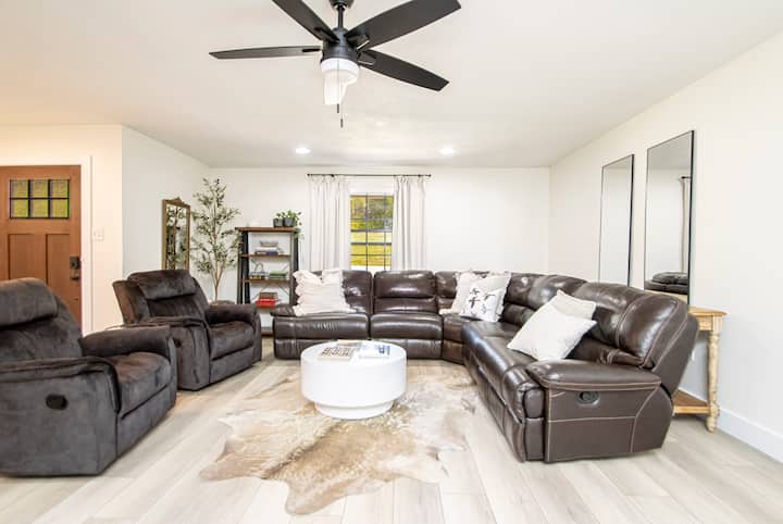 Spacious 4 Br Conway Home, 2 Acres, Peaceful Views - 콘웨이